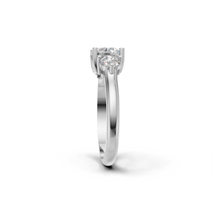 Stunning ring with a three stone design
