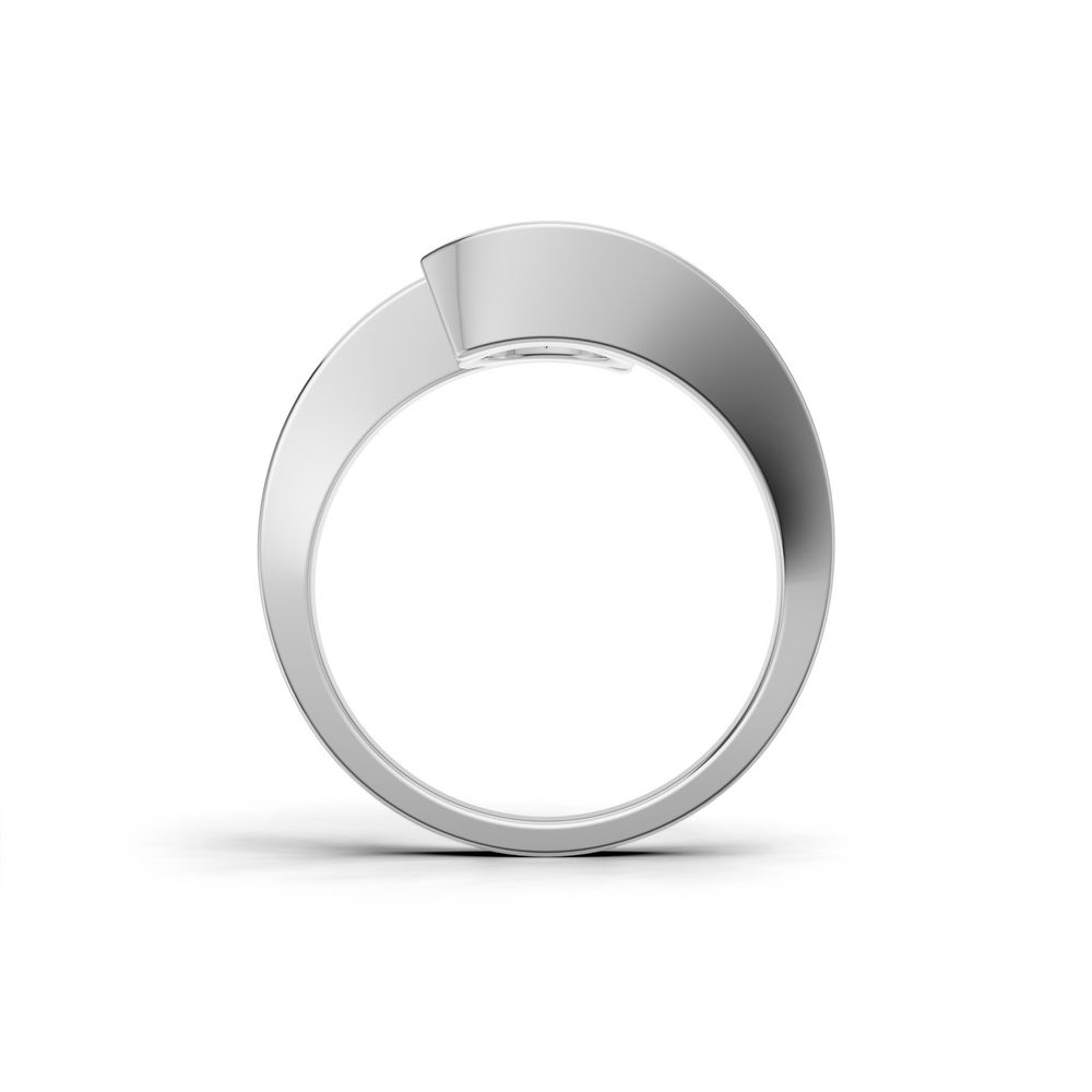 Exquisite solitaire diamond engagement ring